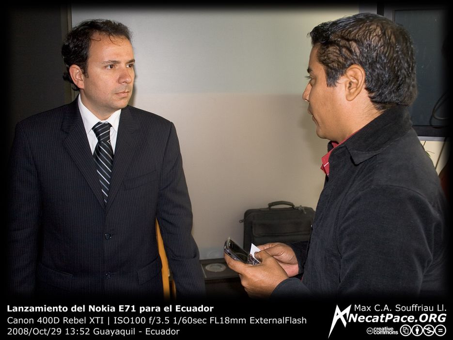 Mauricio Muñoz respondiendo dudas de Eduardo Palacios